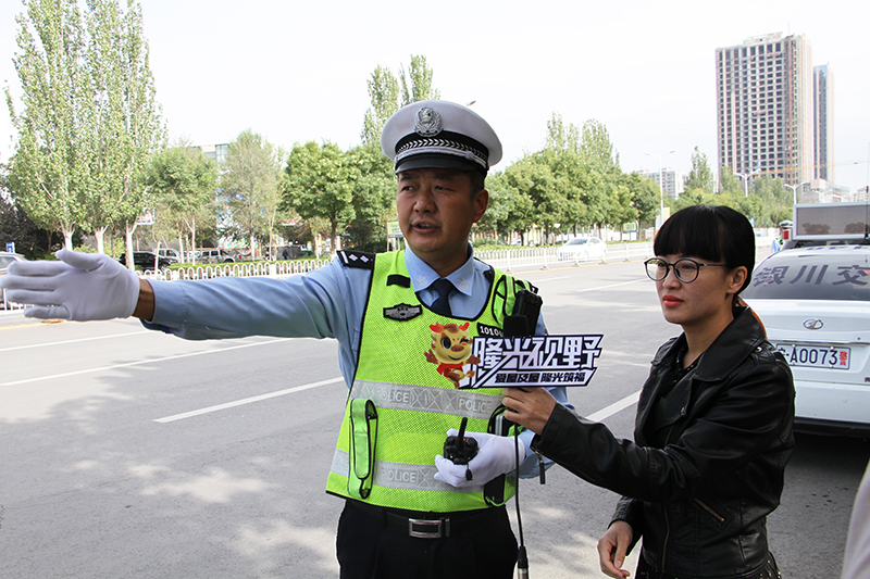 银川街头采访丨专访交警，机动车礼让斑马线怎么做?