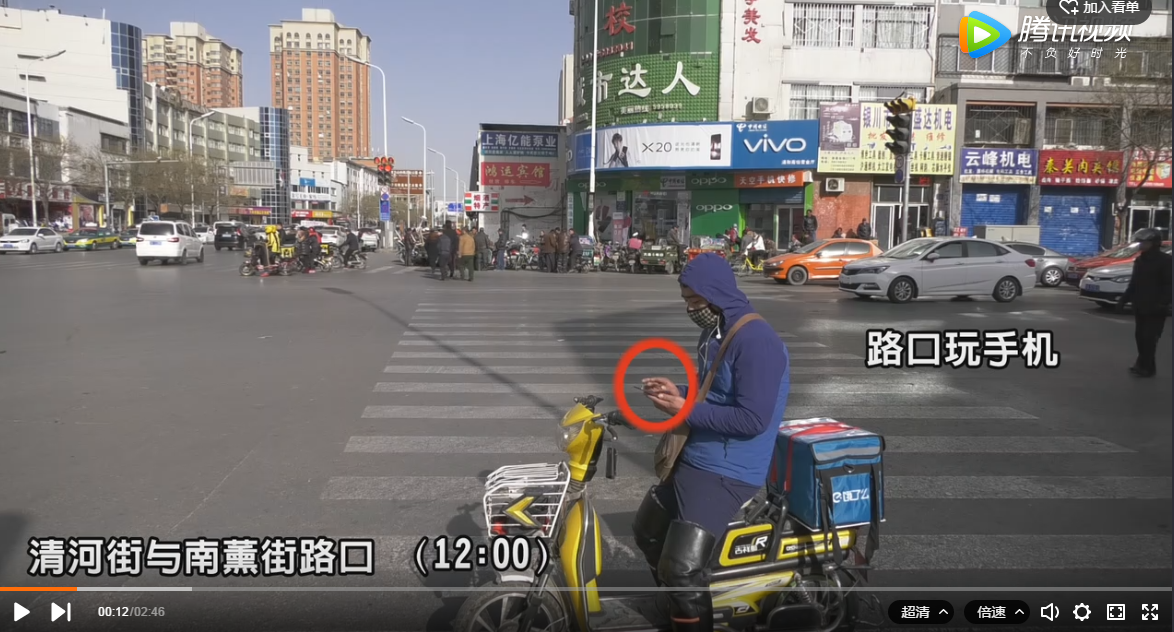 银川街头实拍行人闯红灯,更有闯红灯的雷人理由,看完我醉了.